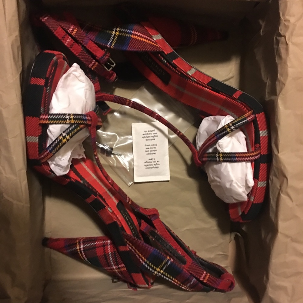 Sandals - Picture 1 of 4